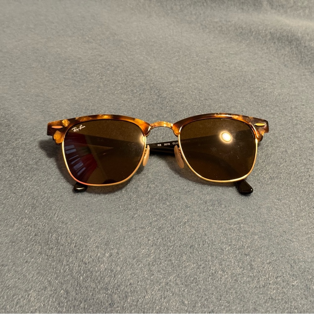 New Ray-Ban Clubmaster Classic